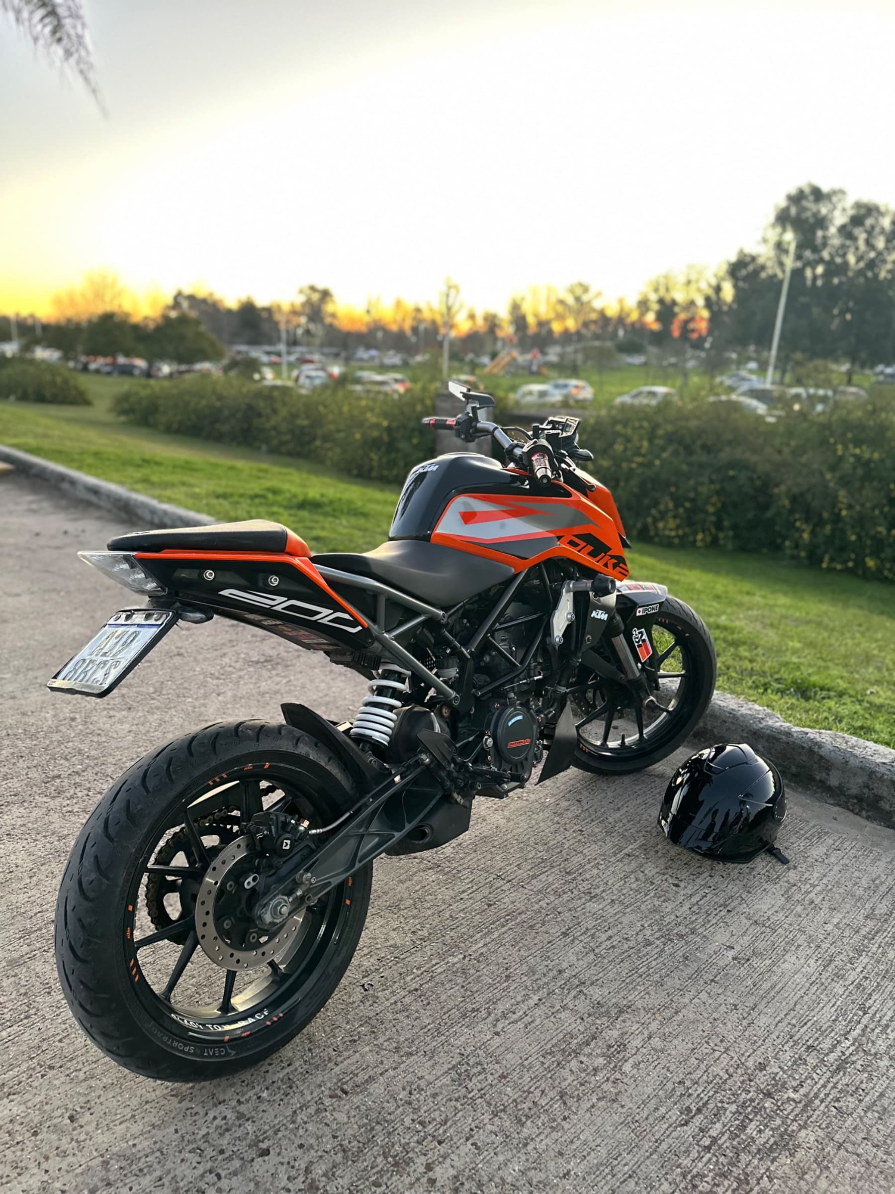 ktm duke 200 2023 — foto 1 de 5