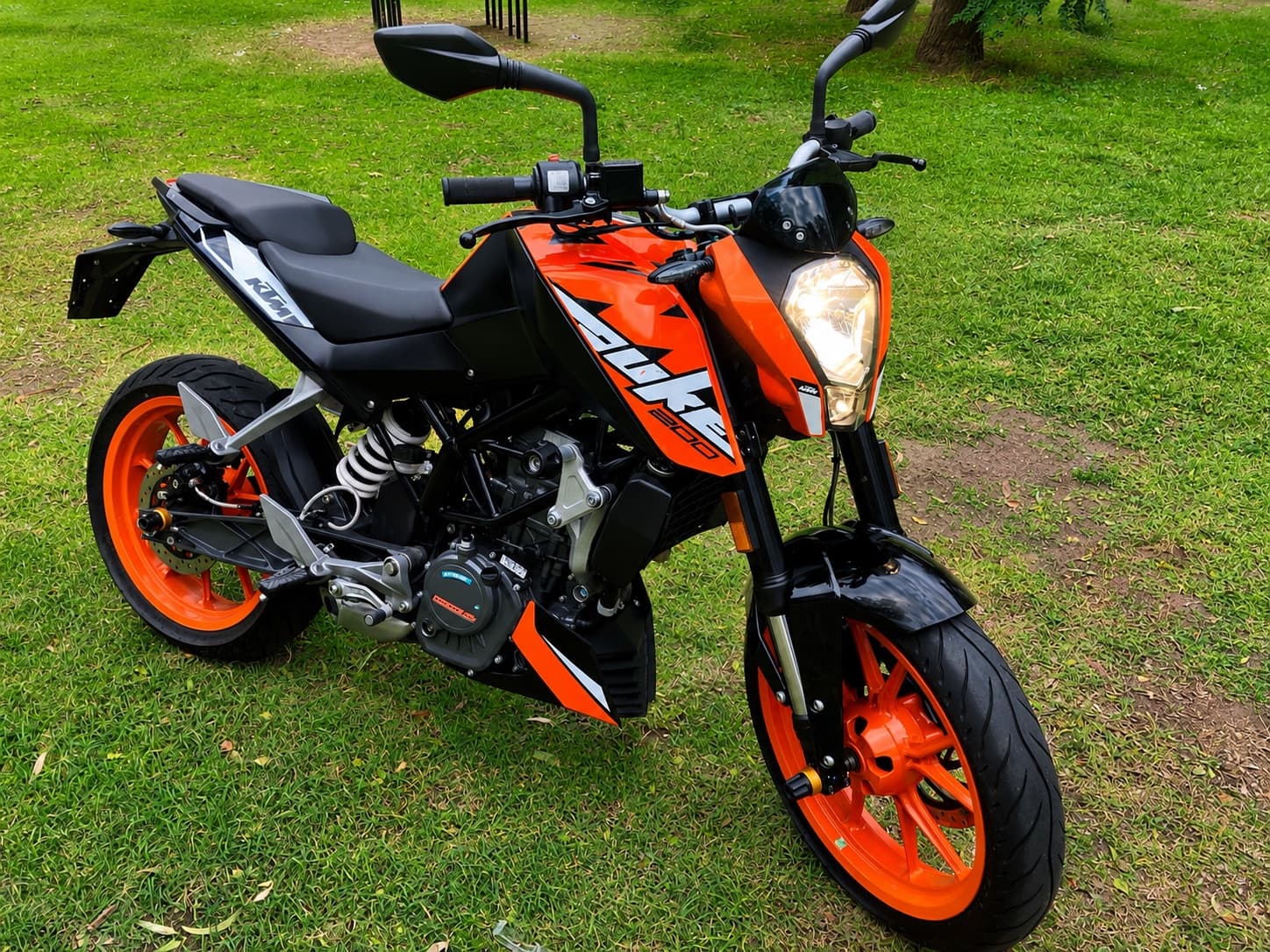 Ktm duke 200 2023 — foto 1 de 5