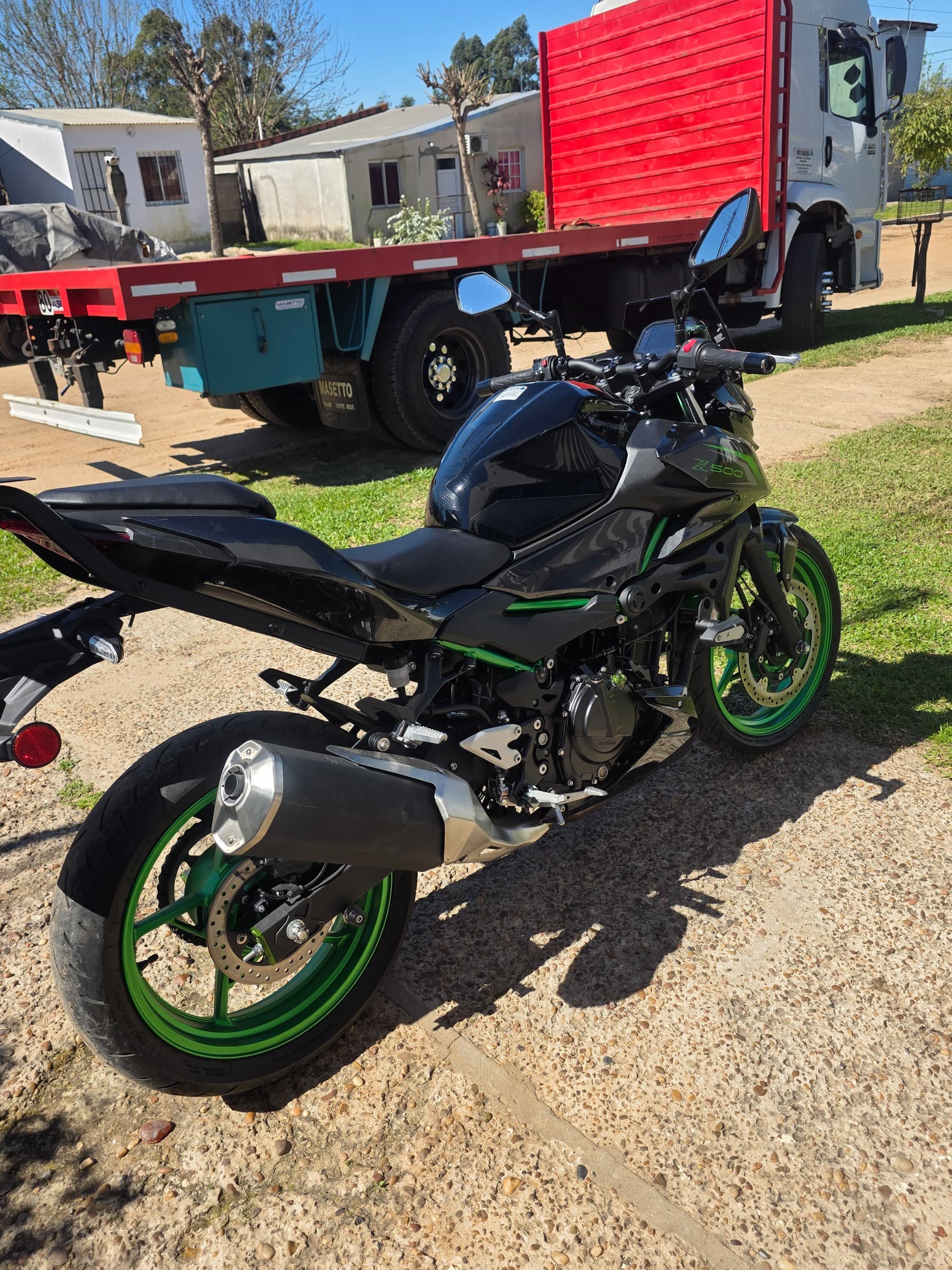 Kawasaki z500se 2025 — foto 1 de 4
