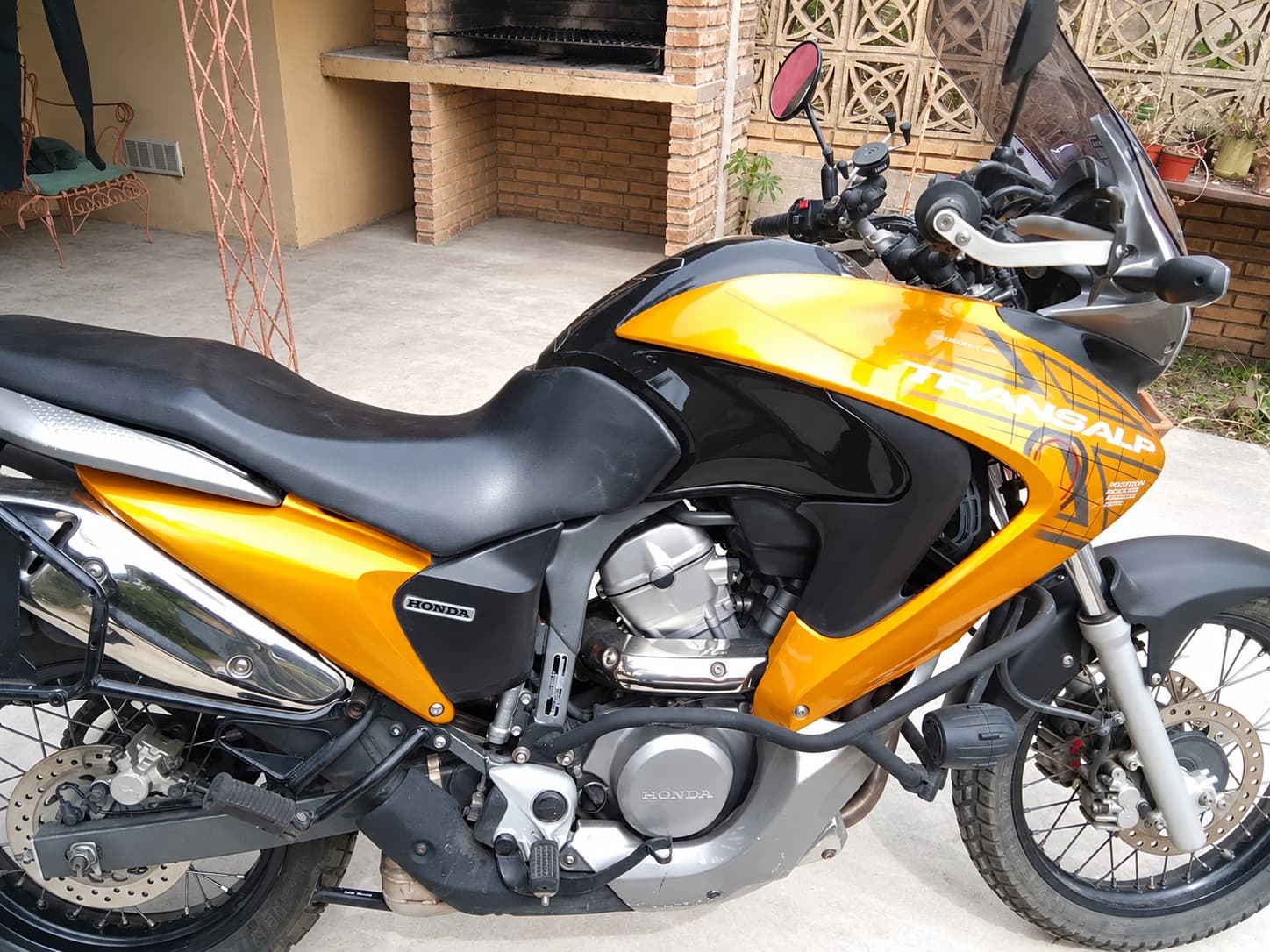 Honda Transalp 700 2008 — foto 1 de 5