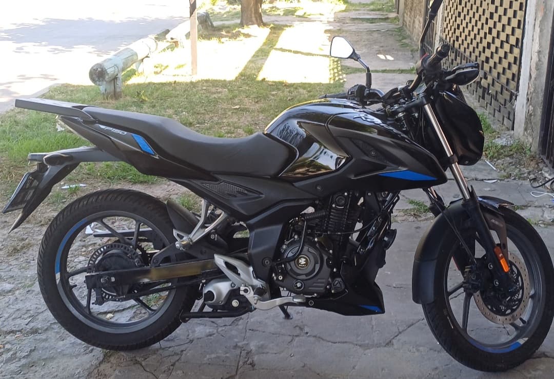 Bajaj Rouser pulsar 150 2024 — foto 1 de 2