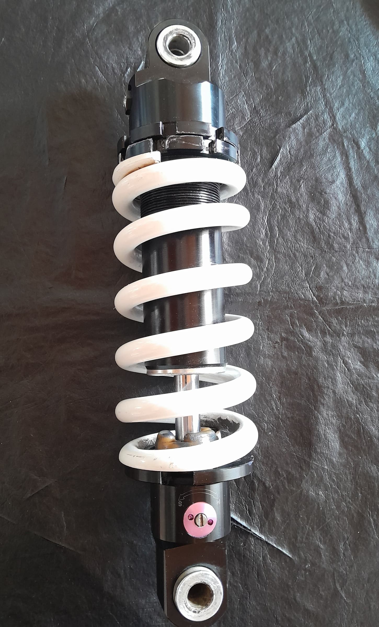 Monoshock CF moto — foto 1 de 3