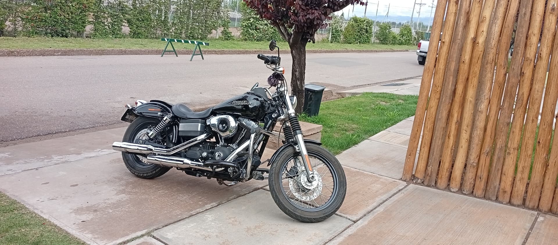 Harley Davidson Dyna Street Bob 2011 — foto 1 de 5