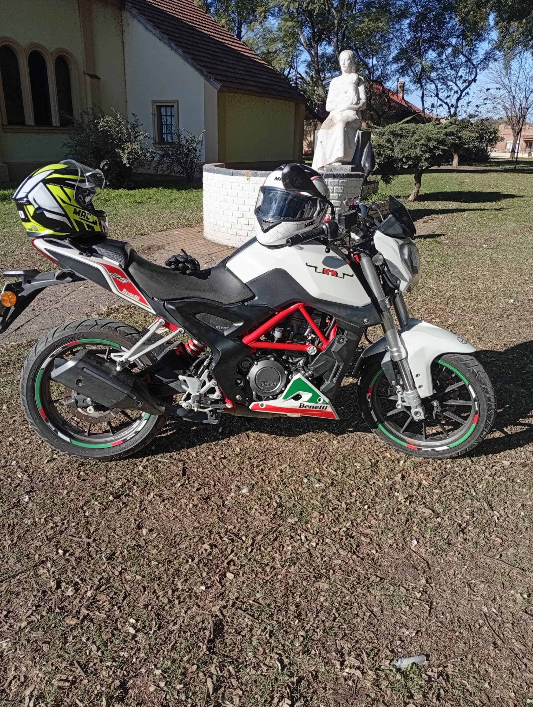 Benelli TNT25 2020 — foto 1 de 3