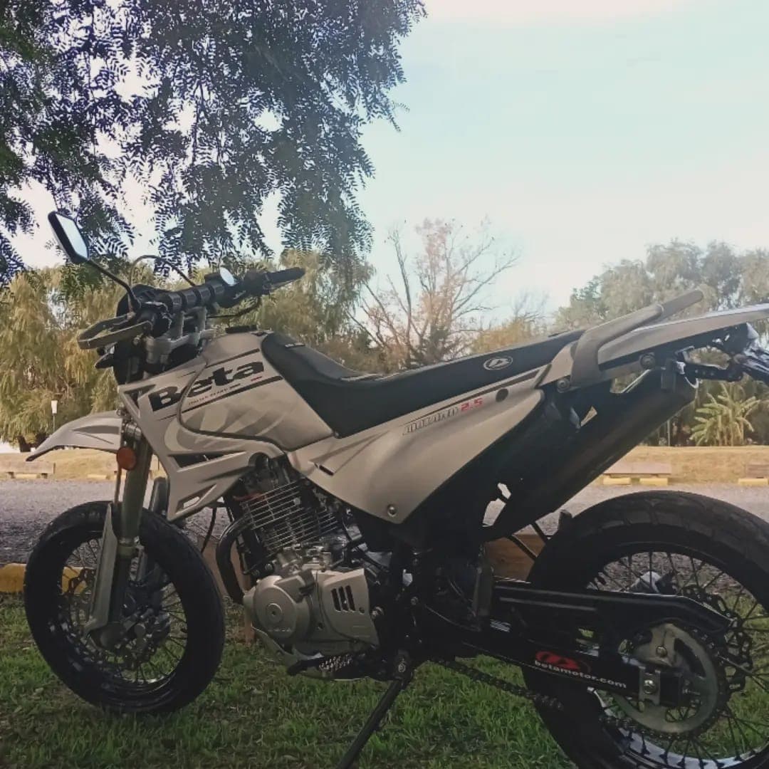 Beta 250 motard 2015 — foto 1 de 5