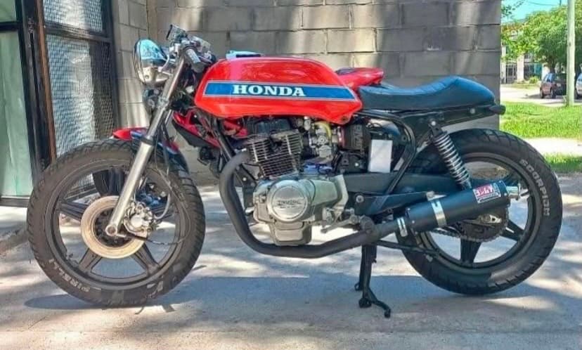 Honda CB 400 1980 — foto 1 de 2