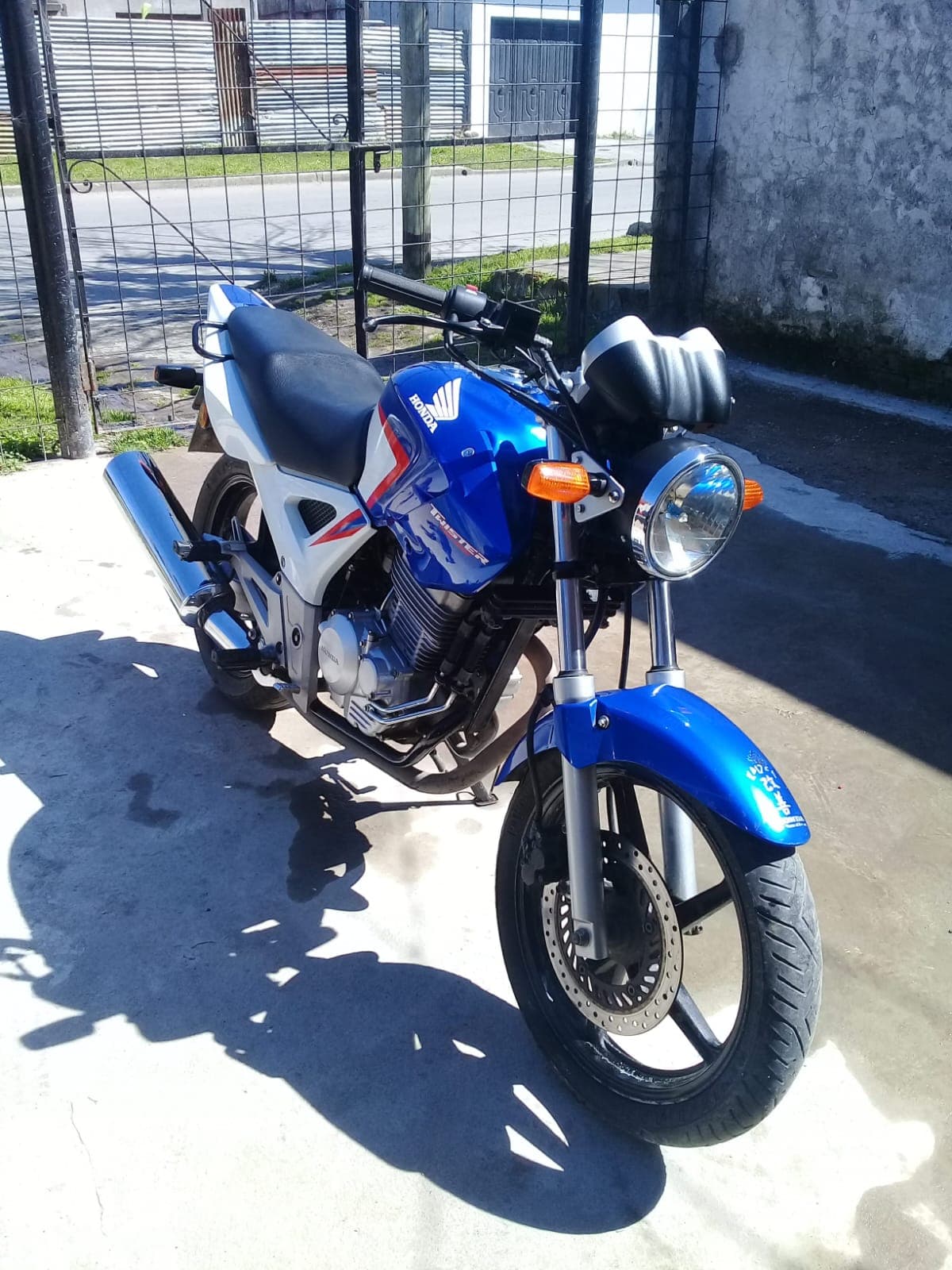 Honda Twister CBX 250 capitan america — foto 1 de 3