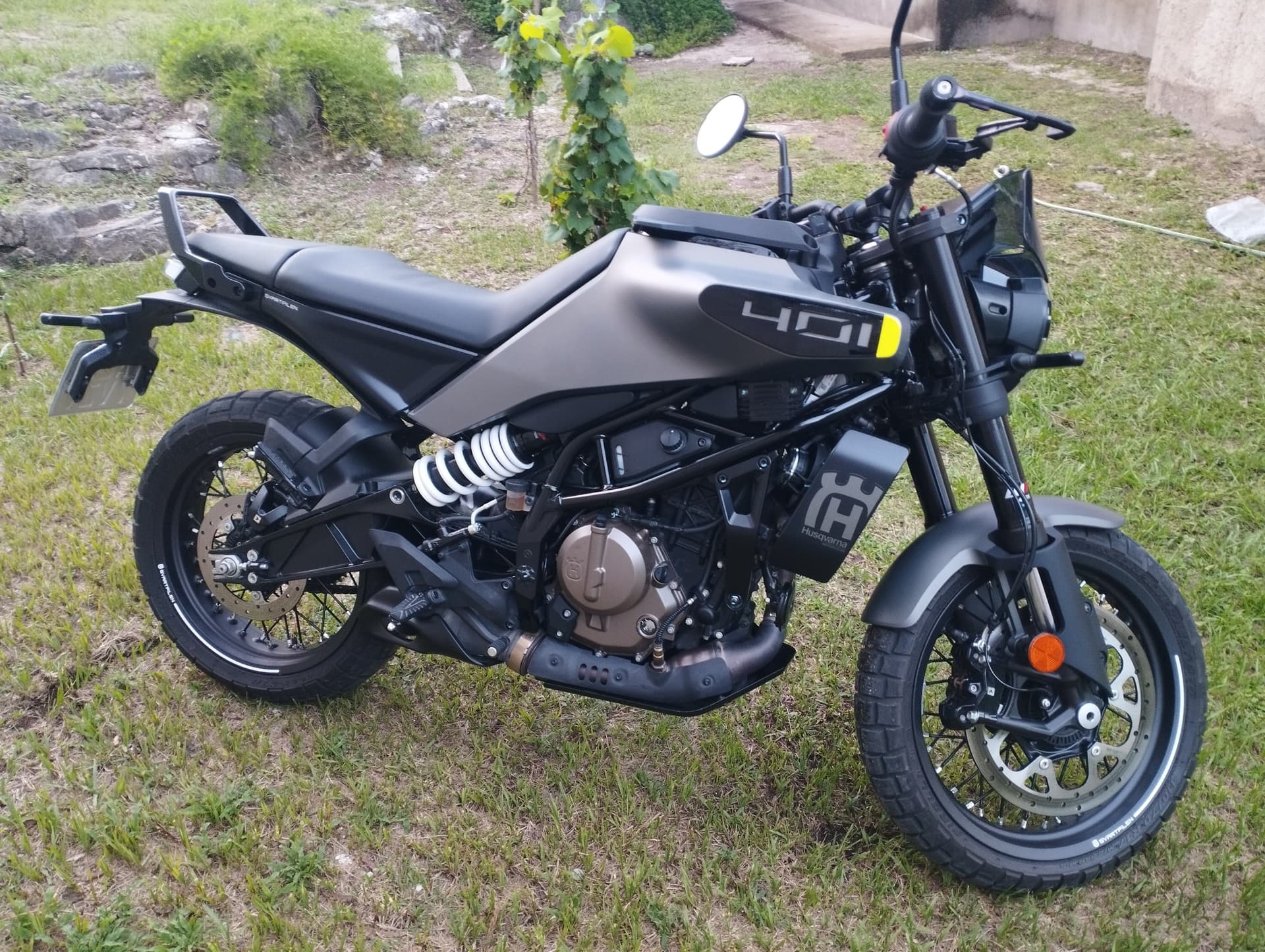 Husqvarna svarpilen 401ng 2024 — foto 1 de 4