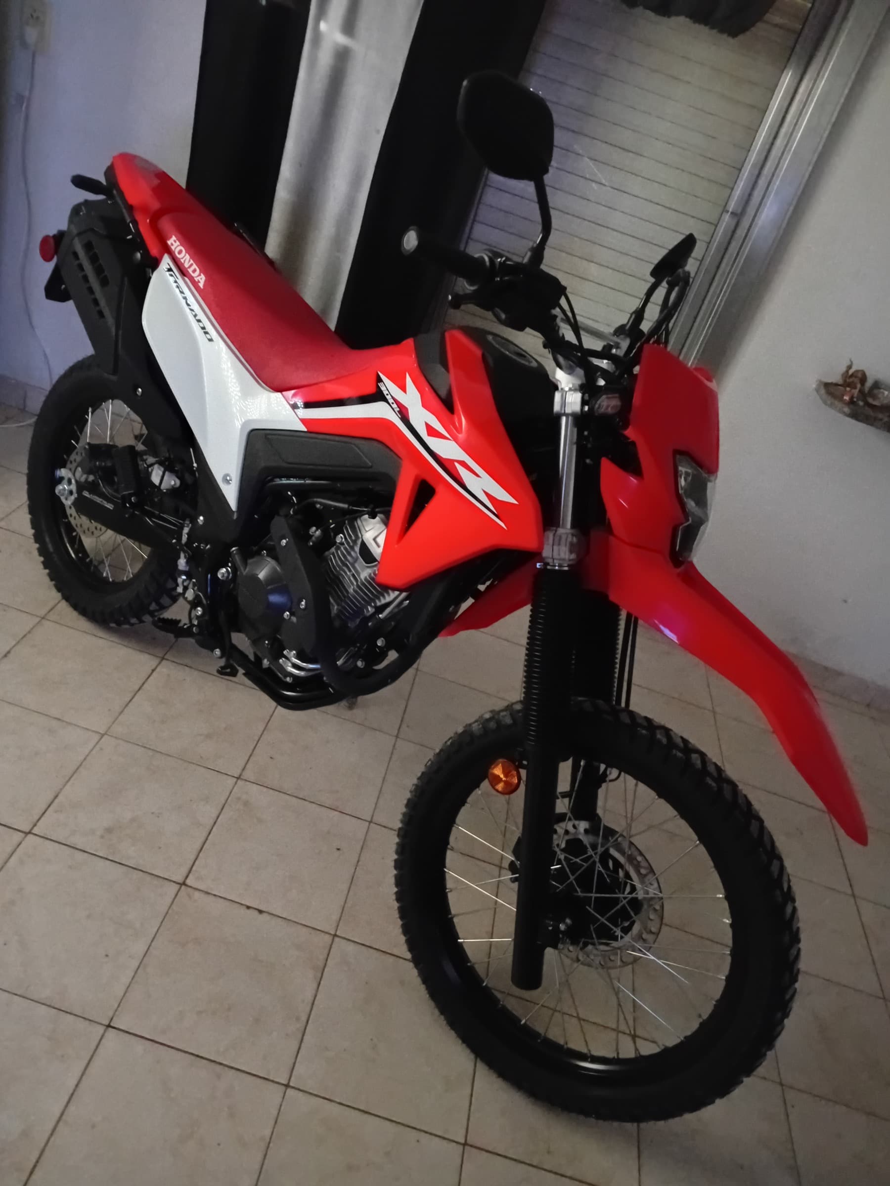 HONDA XR300L 2026 — foto 1 de 3