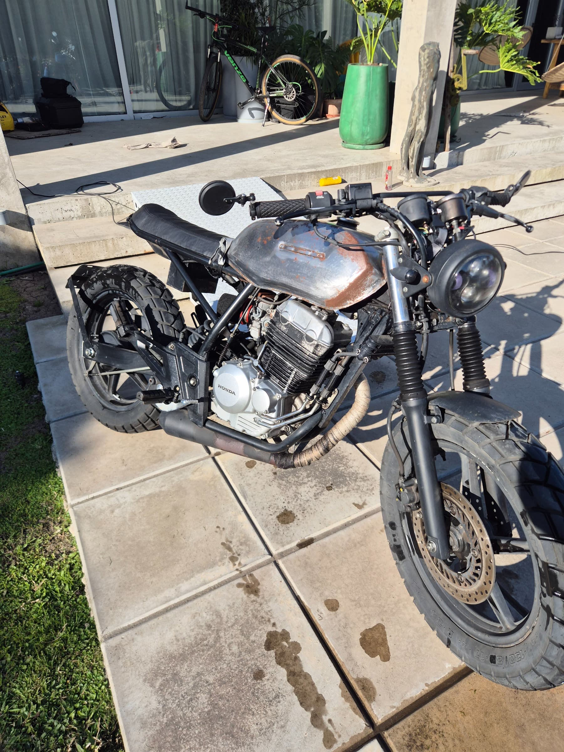 Honda CBX 250 BRAT Style 2016 — foto 1 de 5
