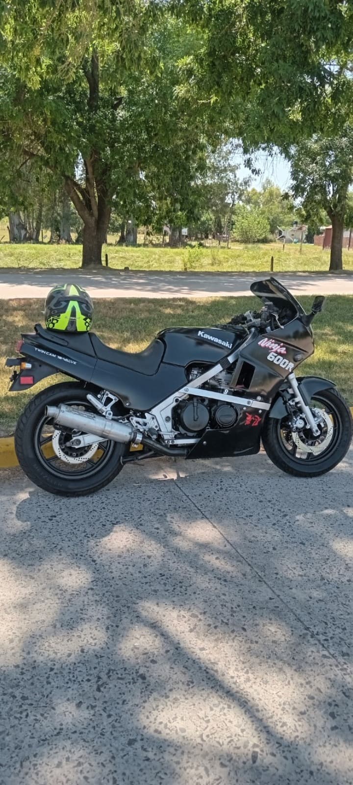 Kawasaki Ninja zx600A1 600 1985 — foto 1 de 5