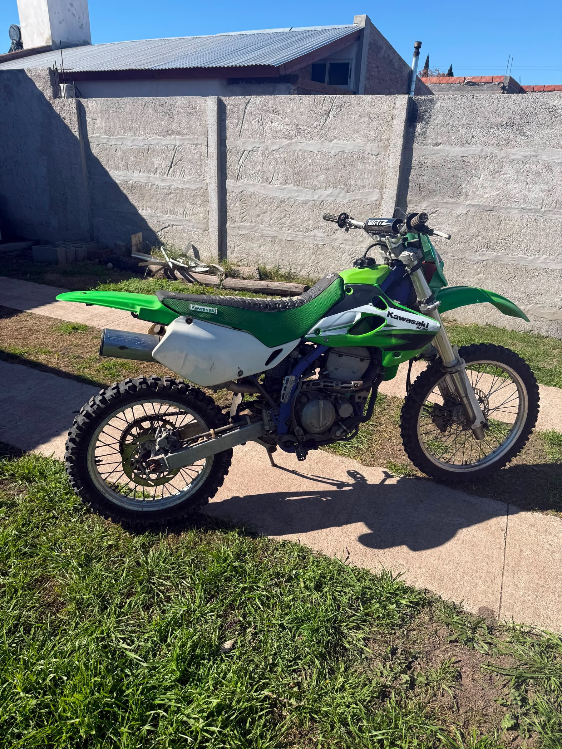 Kawasaki klx 1997 — foto 1 de 5
