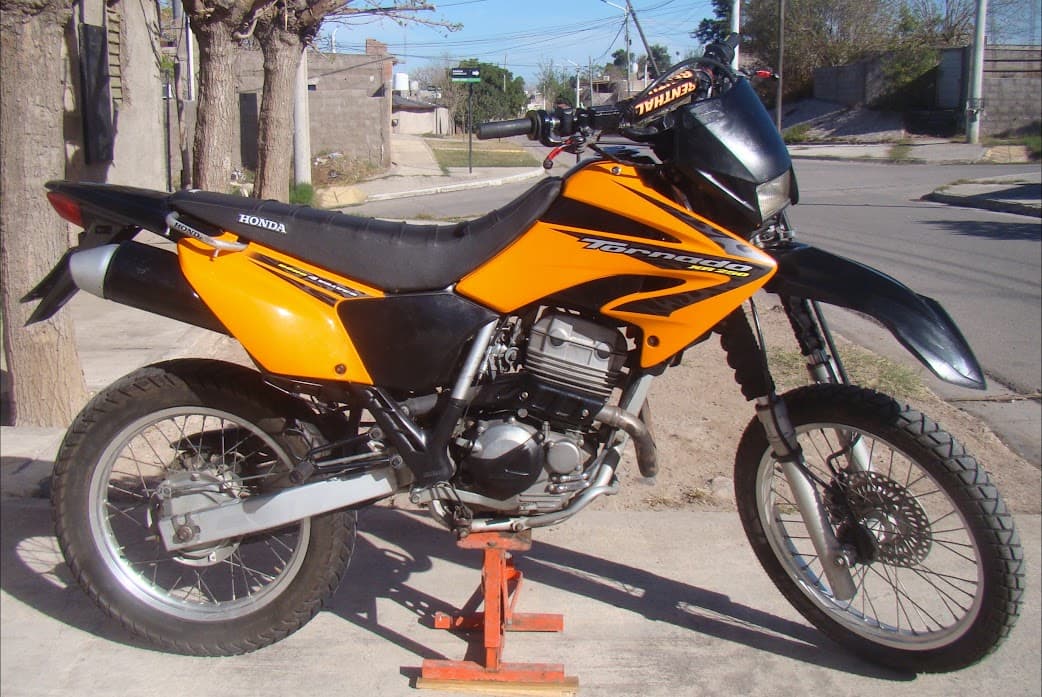 Honda Tornado Xr 250 2010 — foto 1 de 5