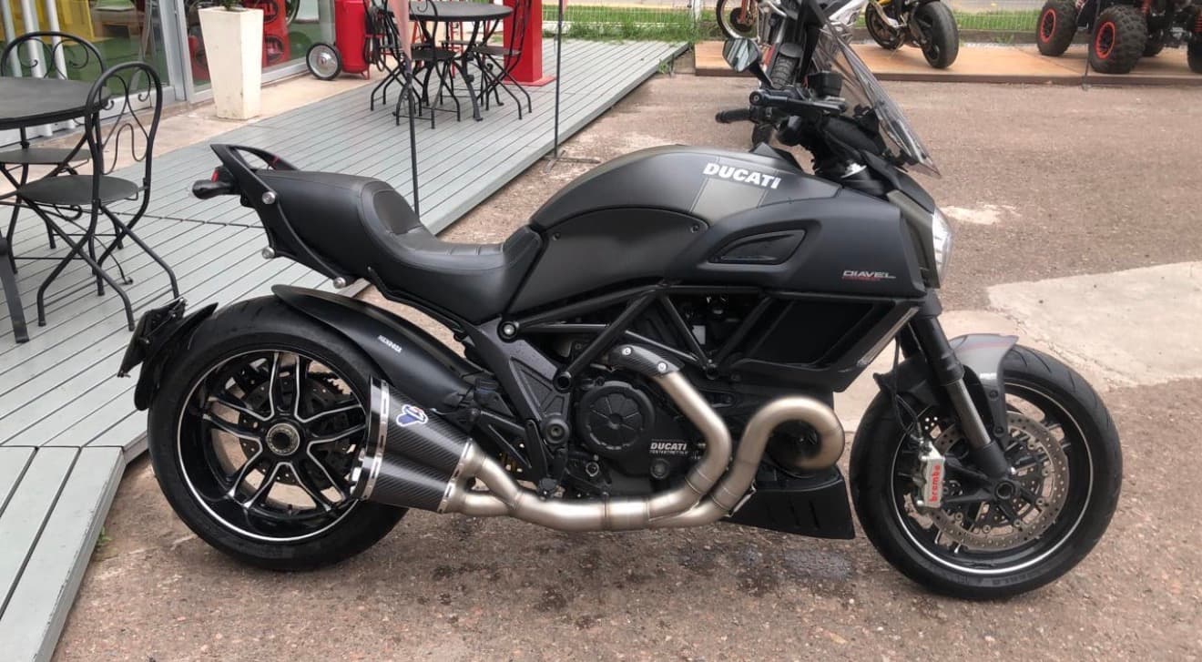 DUCATI DIAVEL CARBON 2017 — foto 1 de 3