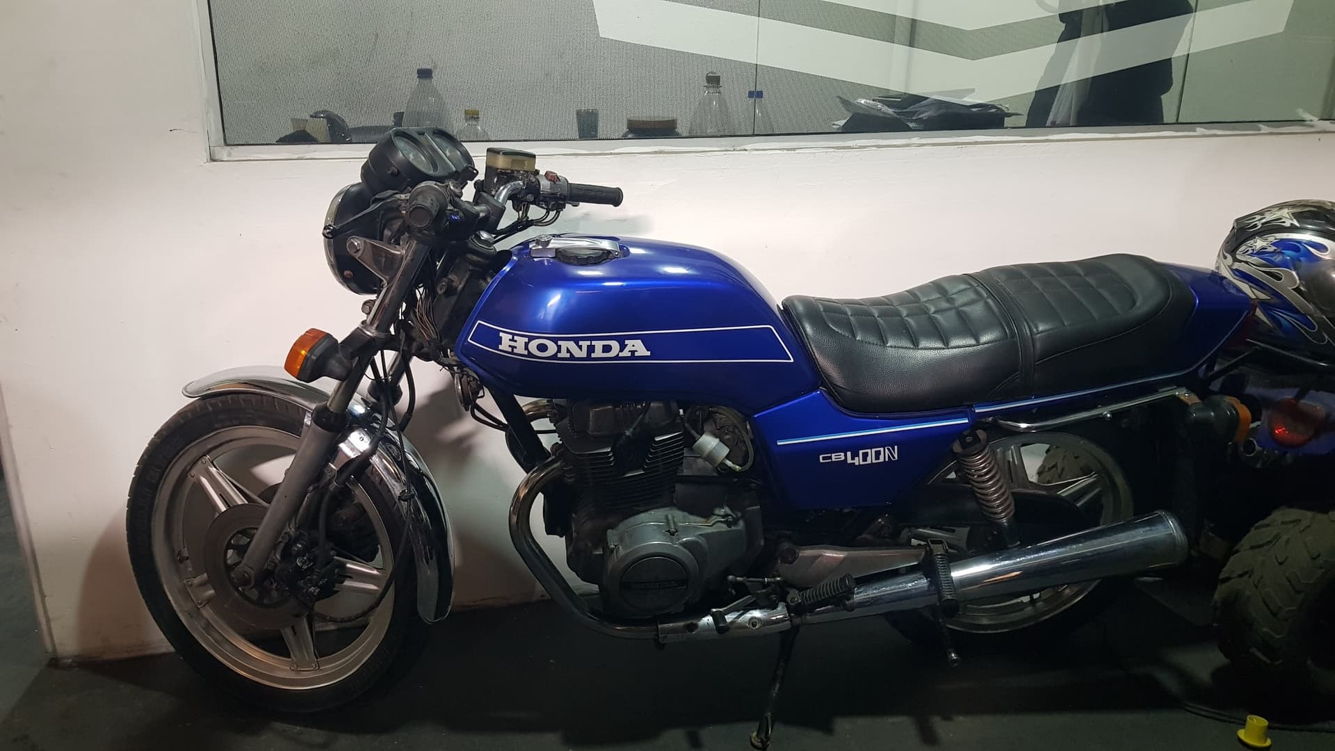 Honda CB 400 1981 — foto 1 de 4