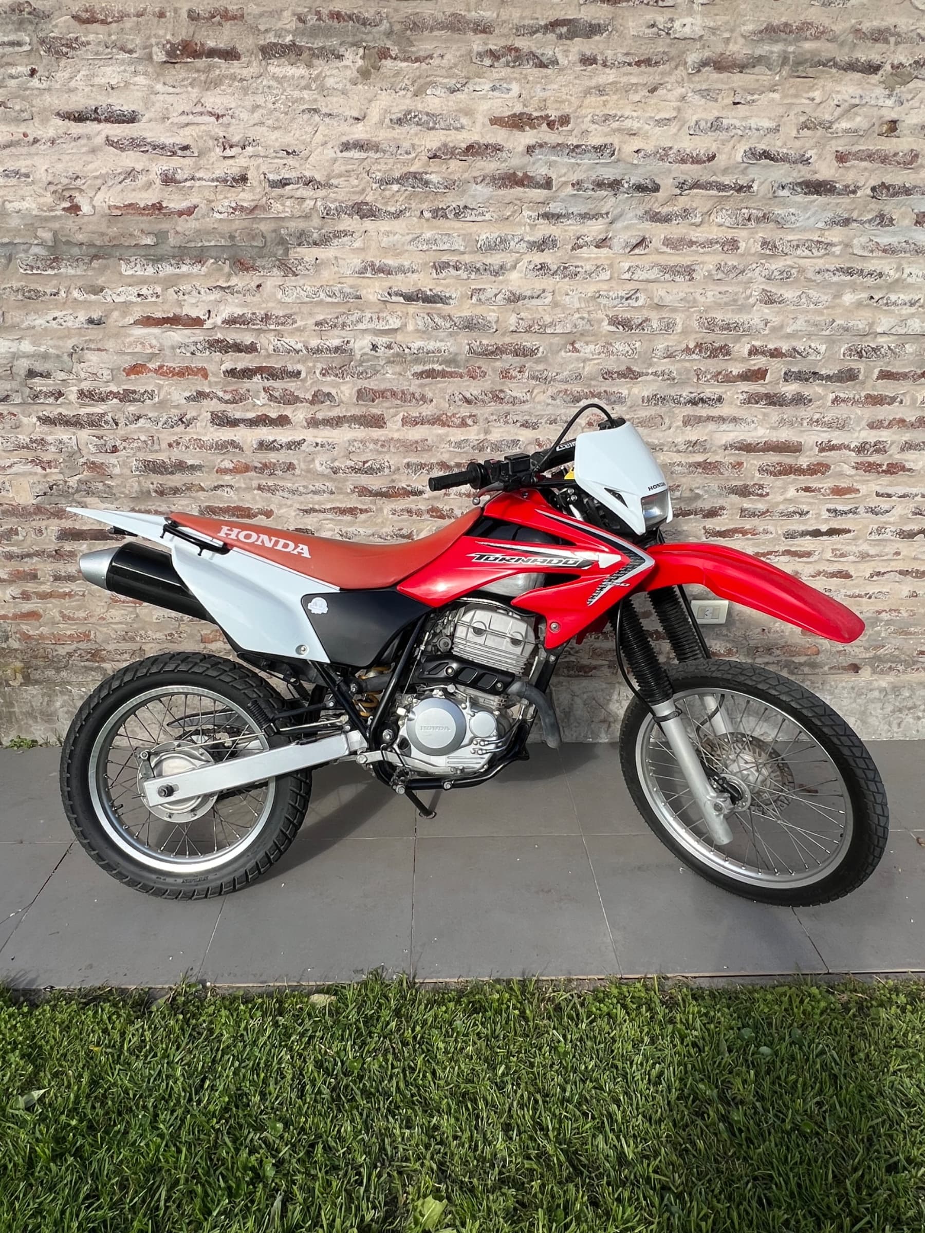 HONDA TORNADO XR 250 2017 26mil km — foto 1 de 5