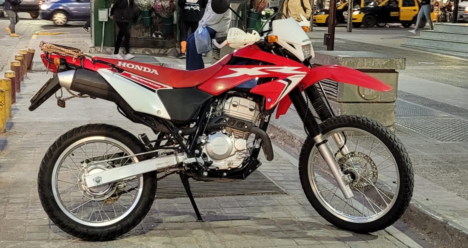 Honda Tornado xr250 2020 — foto 1 de 2