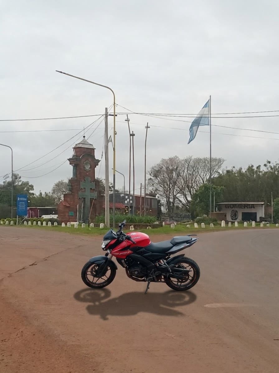 Rouser NS200 2018 — foto 1 de 5