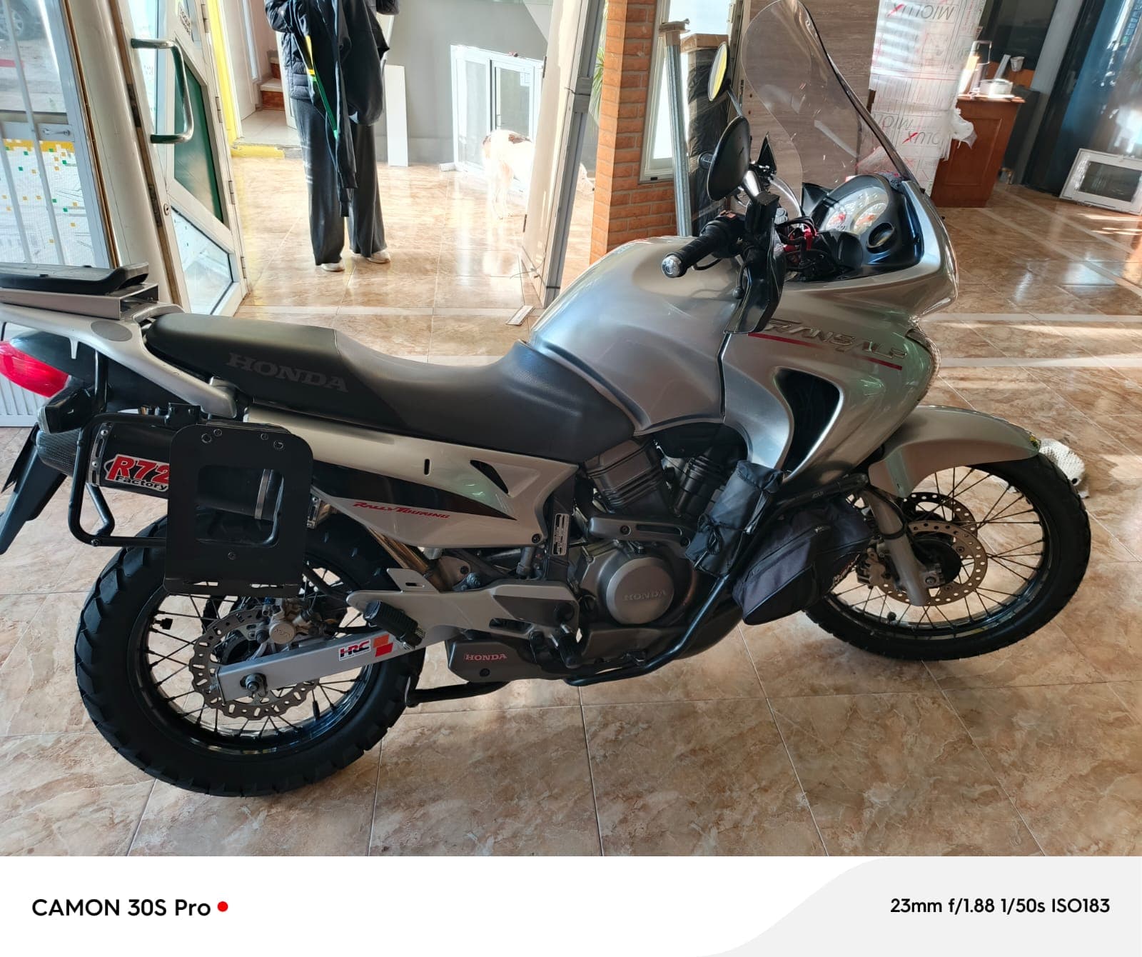 Moto Honda transalp 650 2006 — foto 1 de 5