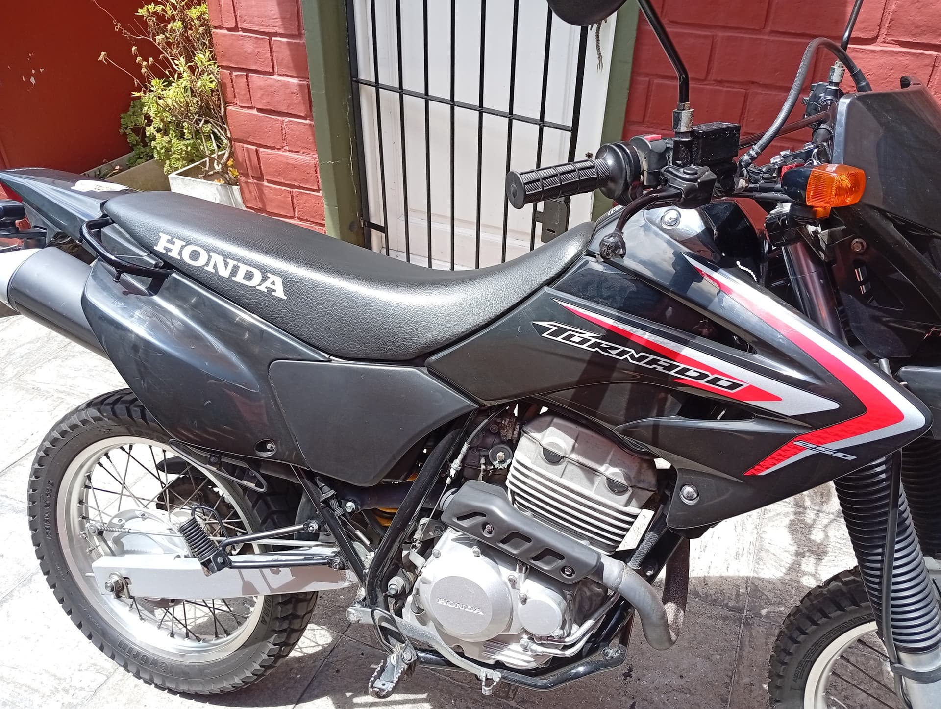Honda Xr 250 2016 — foto 1 de 5