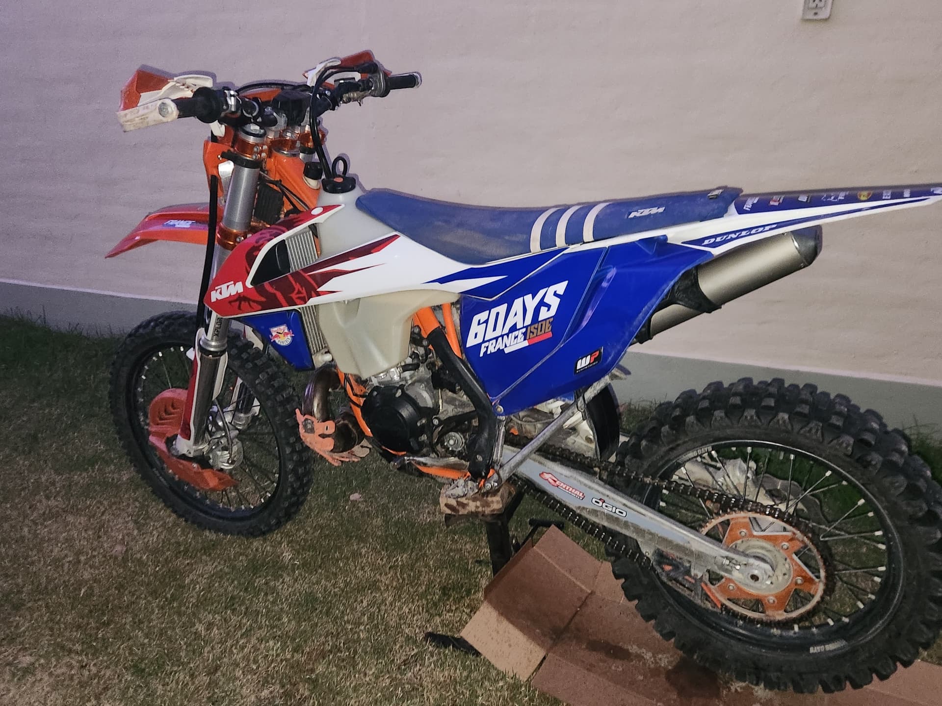 Ktm 300 exc six days 2018 — foto 1 de 4