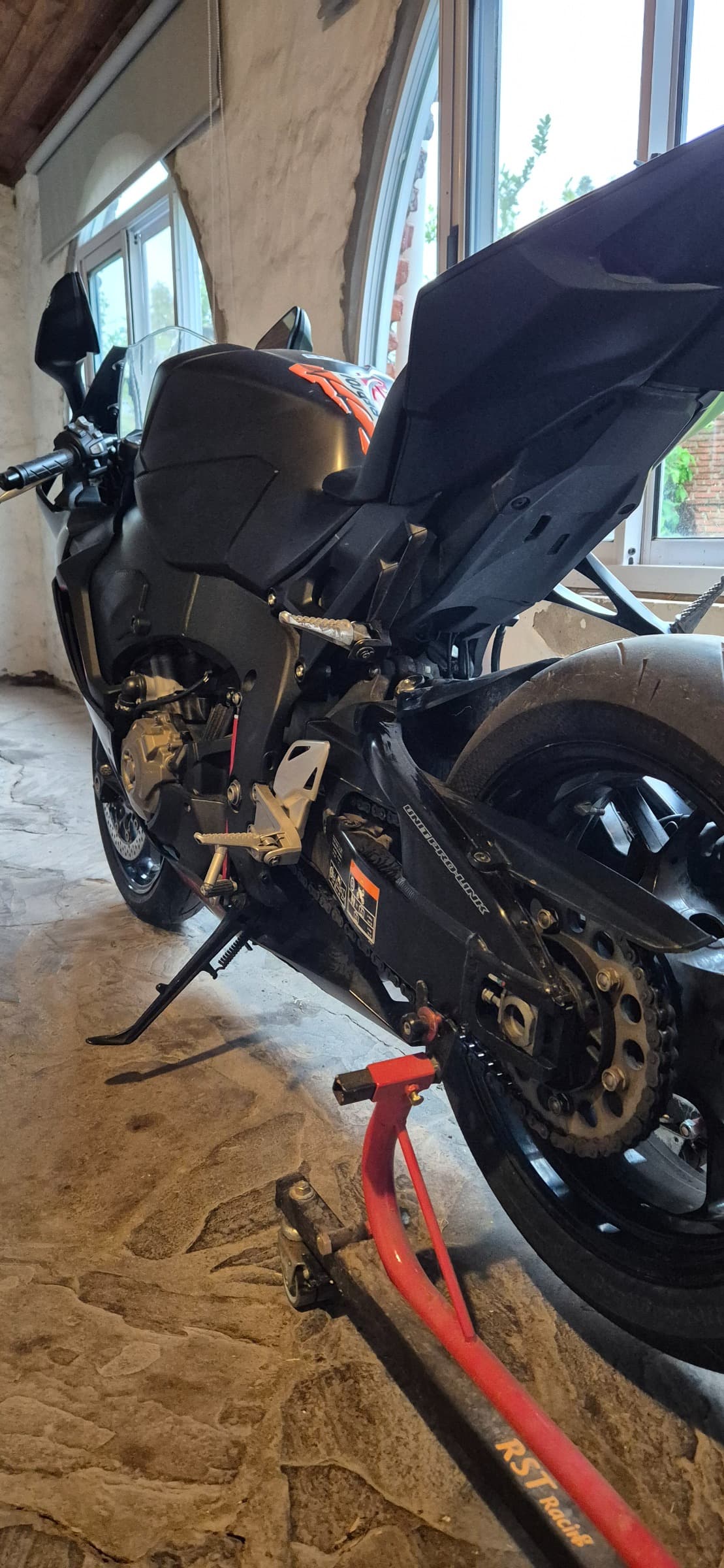 HONDA CBR1000RR 2019 — foto 1 de 9