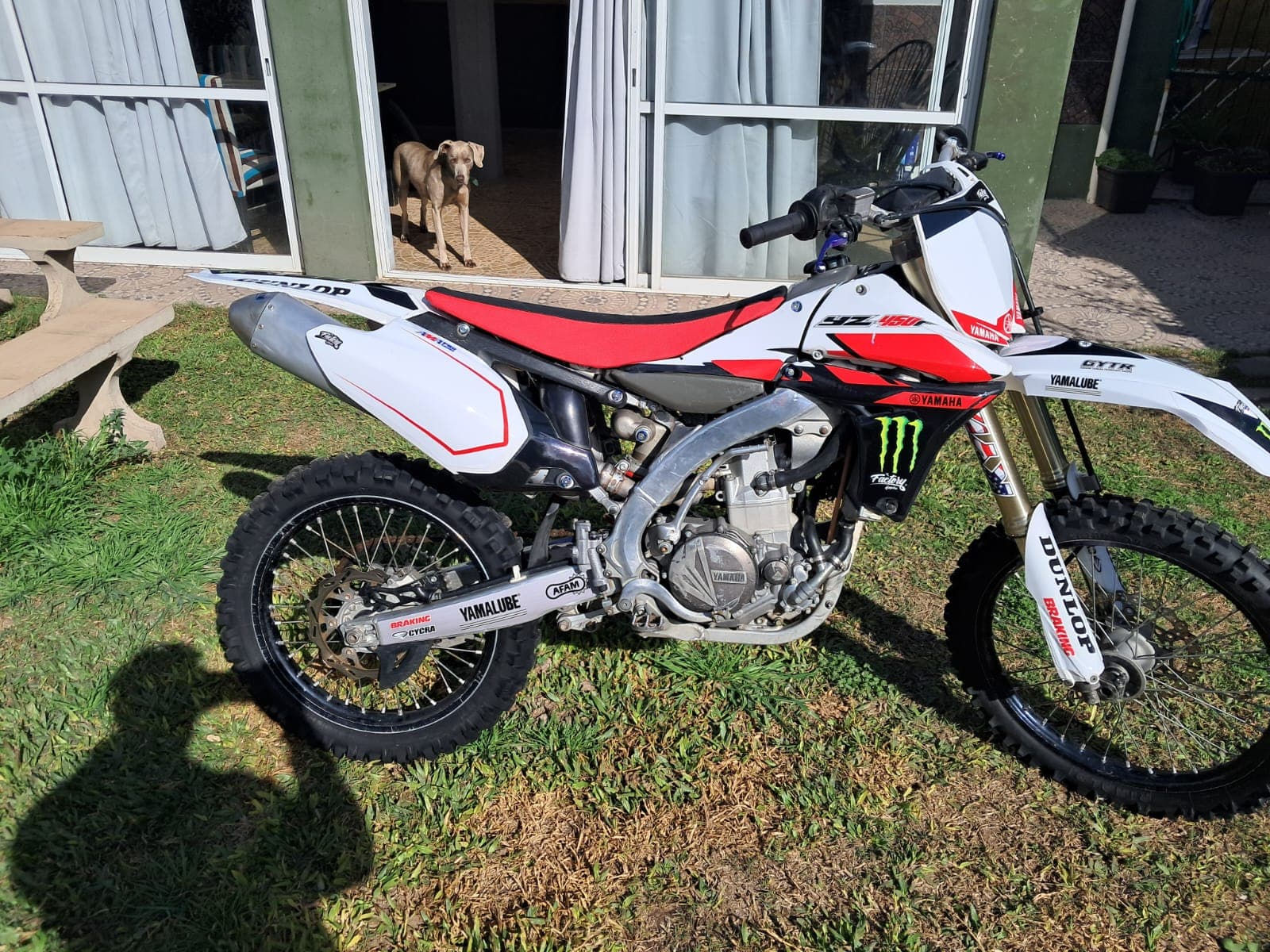 YAMAHA YZF 450 2011 — foto 1 de 4