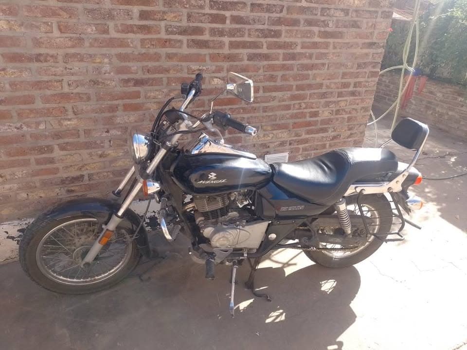 BAJAJ AVENGER 220 2014 — foto 1 de 3