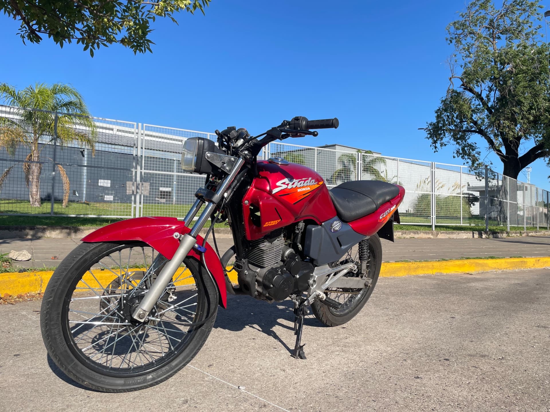 Honda Strada 200 1996 — foto 1 de 5