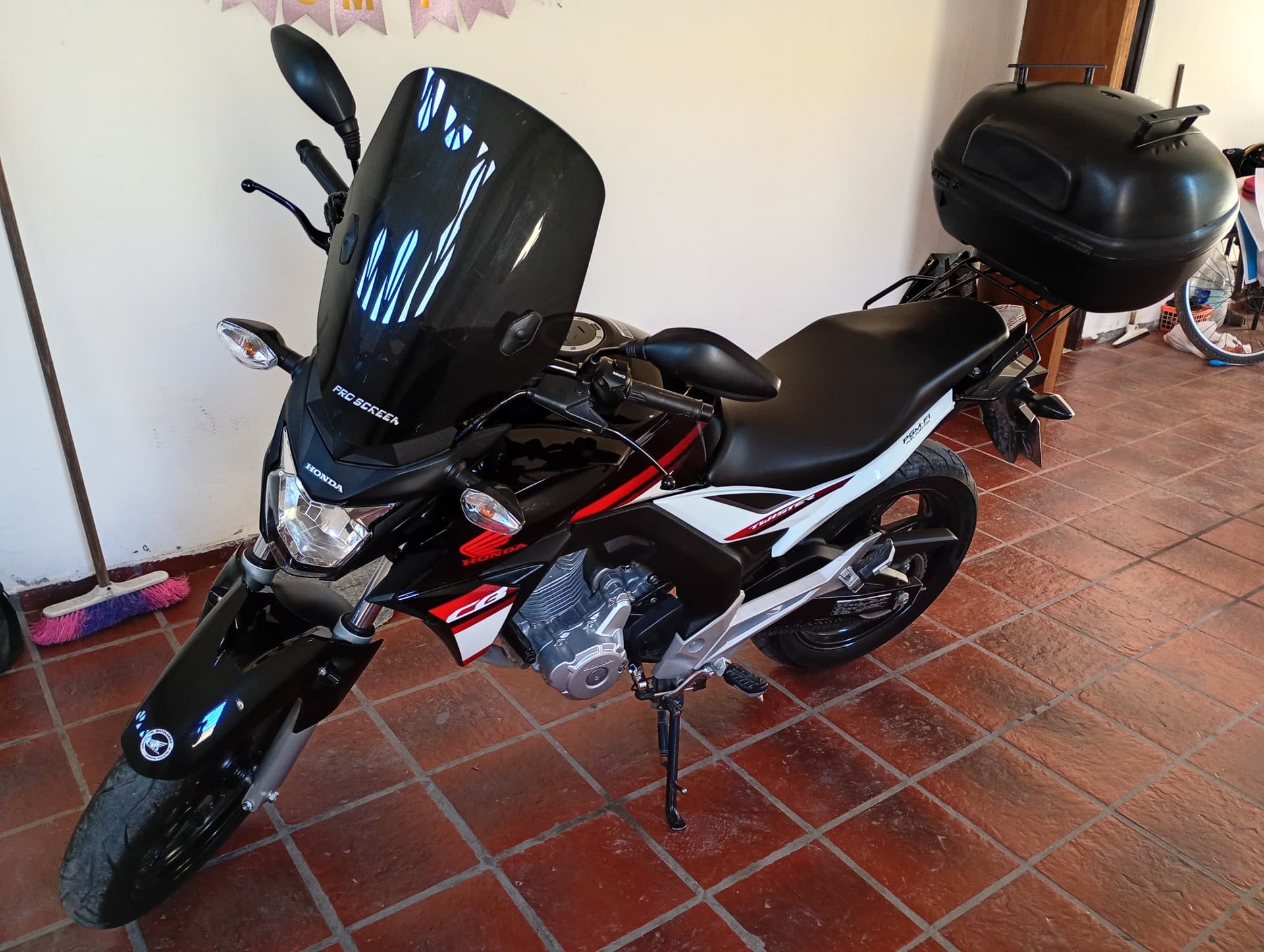 Honda Twister 250 cc 2018 — foto 1 de 2
