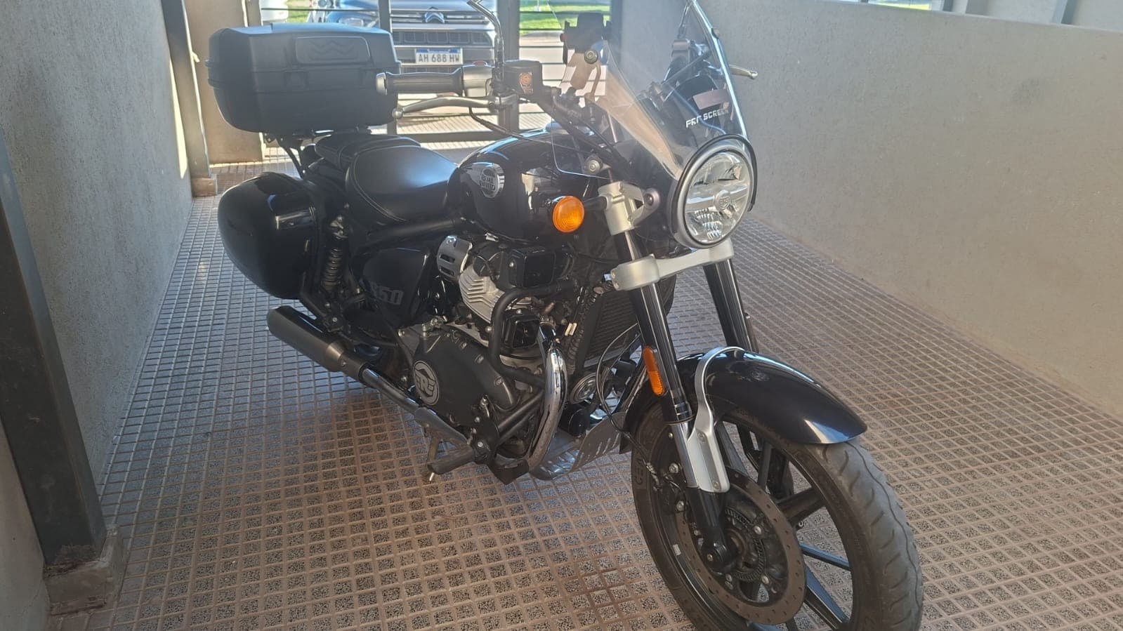 Royal Enfield Super Meteor 650 2024 — foto 1 de 5