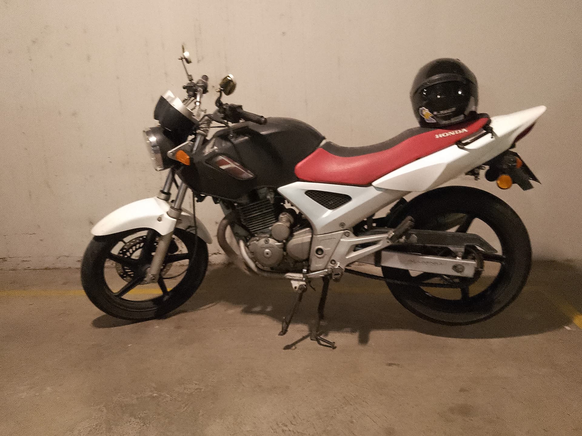 Honda cbx 250 twister 2006 — foto 1 de 5