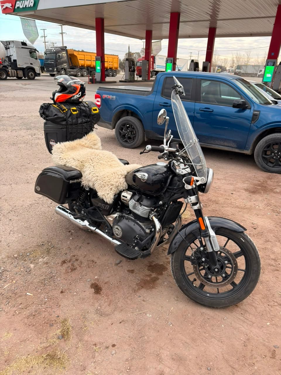 Royal Enfield Super meteor 650 2024 — foto 1 de 4