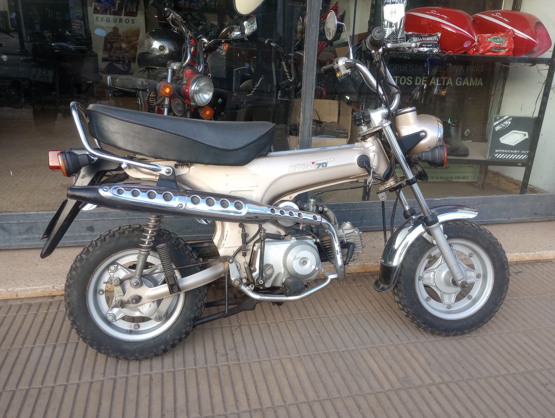 Honda dax70 1993 — foto 1 de 2