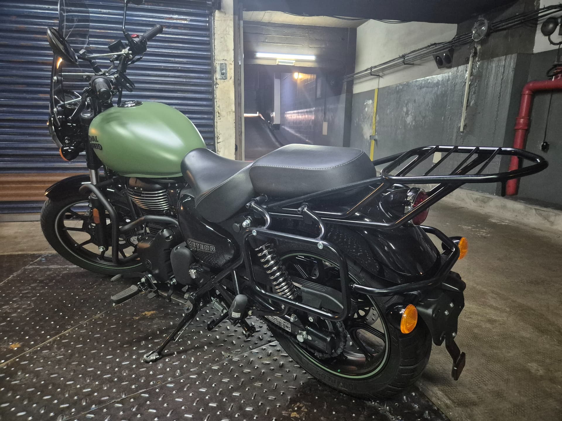 Royal Enfield Meteor Fireball Matt Green 350 2024 — foto 1 de 4
