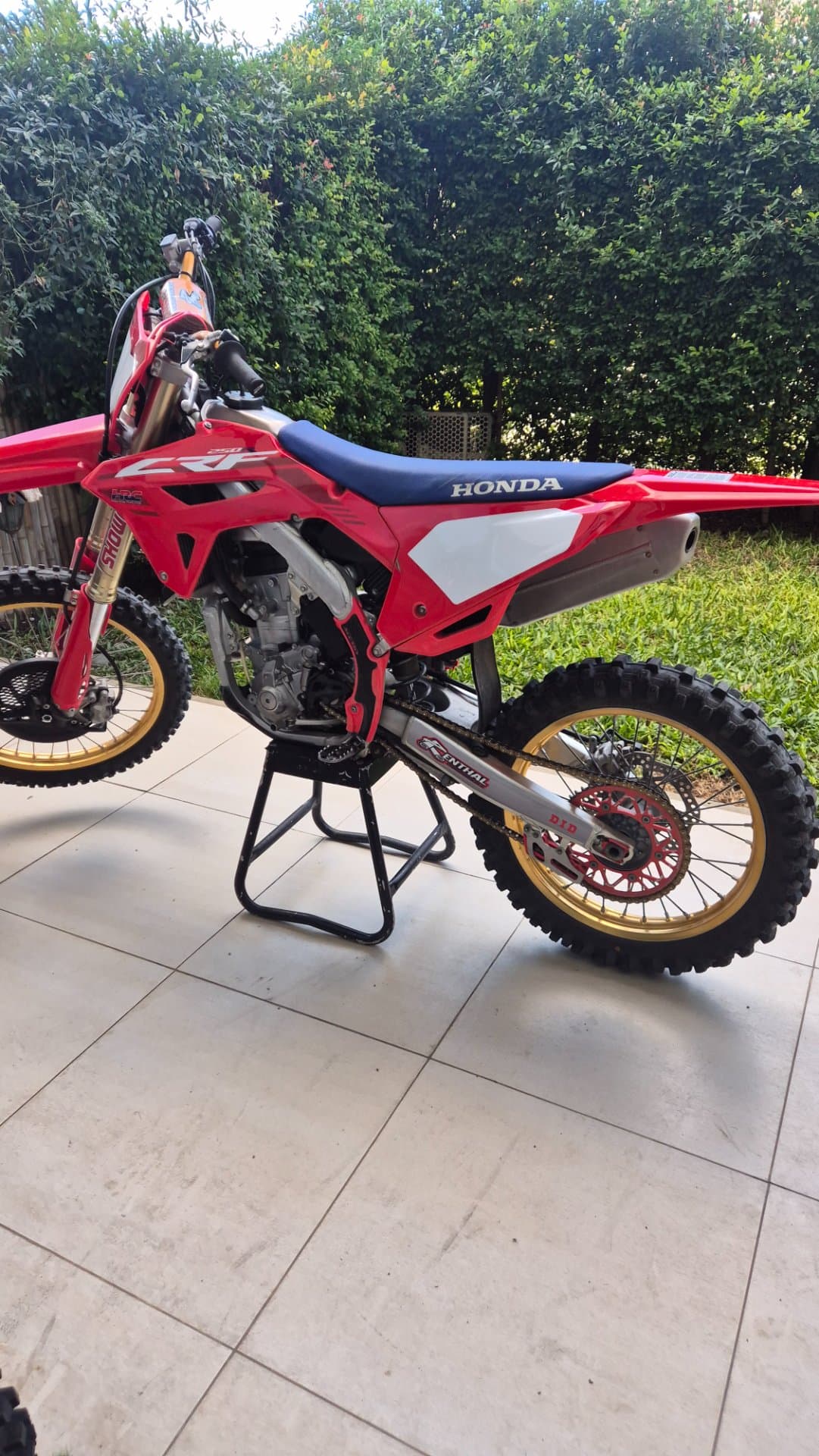 Honda Crf 250 r 2022 — foto 1 de 2
