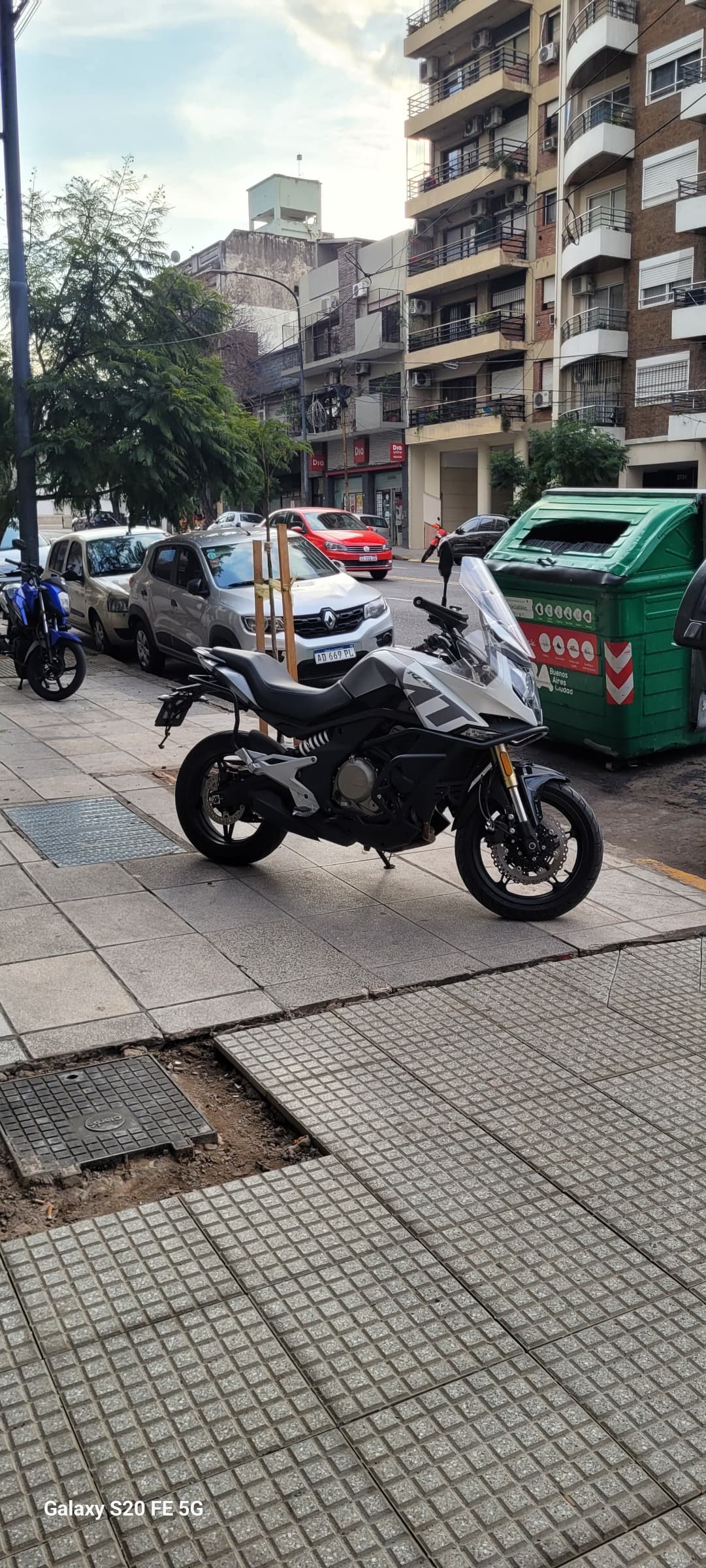 CFmoto 650mt 2023 — foto 1 de 3